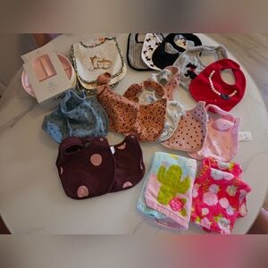 baby girl 19 bibs some are washed but all are unused pack of 3 plates
